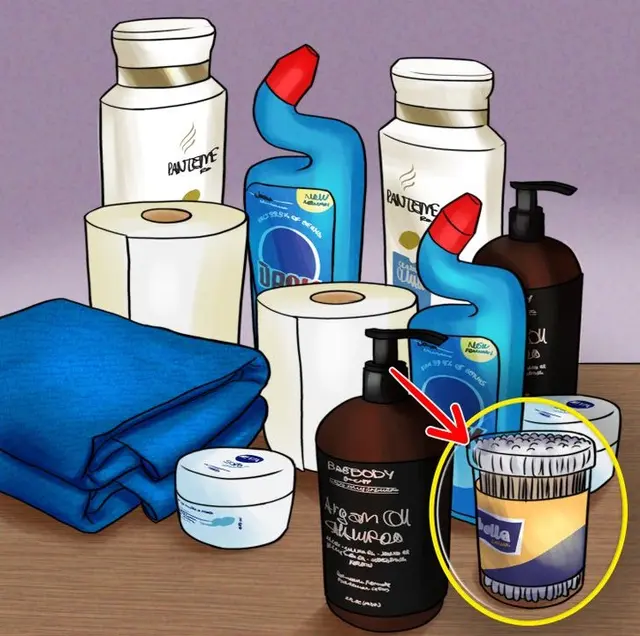 El frasco de hisopos/bastoncillos era el objeto que no tenía par. | Foto: Genial.gurú El frasco de hisopos/bastoncillos era el objeto que no tenía par. | Foto: Genial.gurú