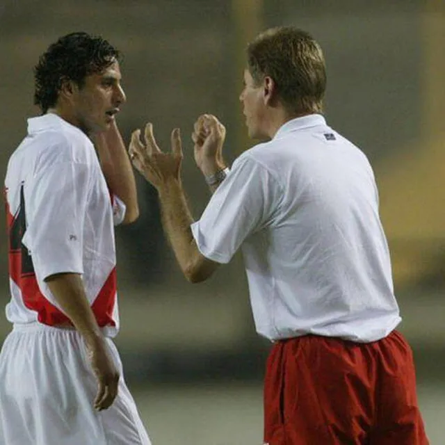 Paulo Autuori dirigiendo a la Selección Peruana