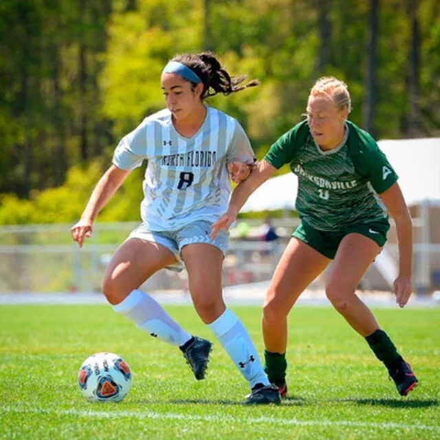 Ariana Muñoz jugando en North Florida