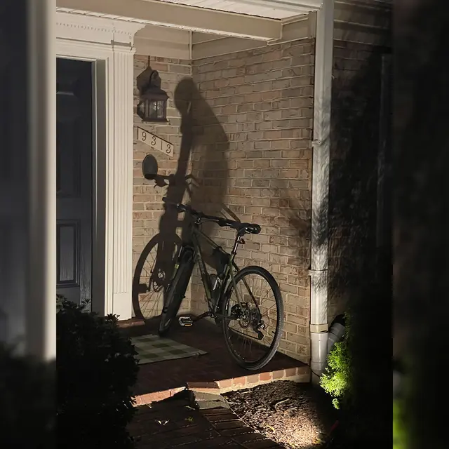 ¿Un fantasma en bicicleta? Esta ilusión óptica confundió hasta a los fans de lo paranormal
