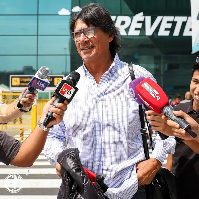 Ángel Comizzo en el Aeropuerto Jorge Chávez. Ángel Comizzo en el Aeropuerto Jorge Chávez.