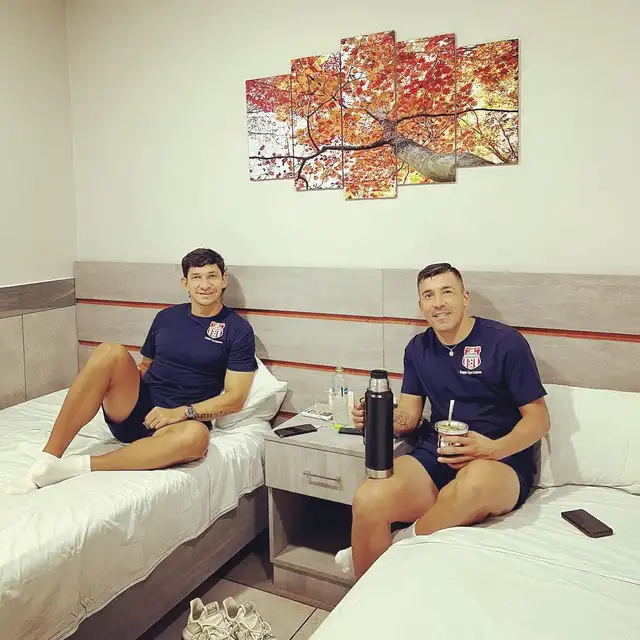 Roberto Ovelar, Edgar Benítez