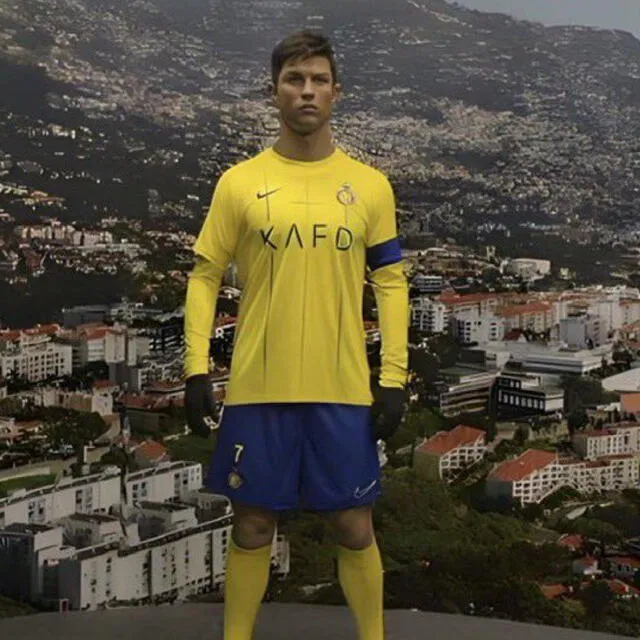 Estatua de "CR7" en su museo.   