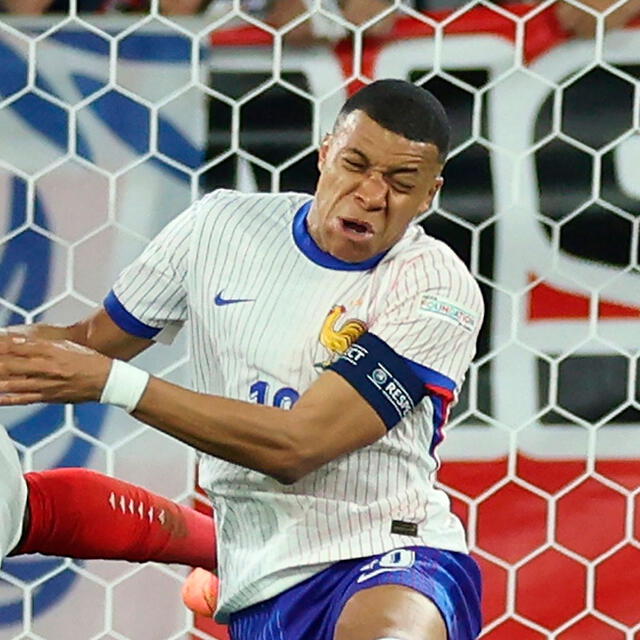 Mbappé sufrió duro golpe en la nariz. Foto: X.   