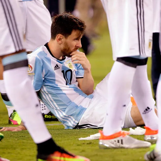 Un Messi desorbitado tras perder una nueva final. / Foto: AP.   