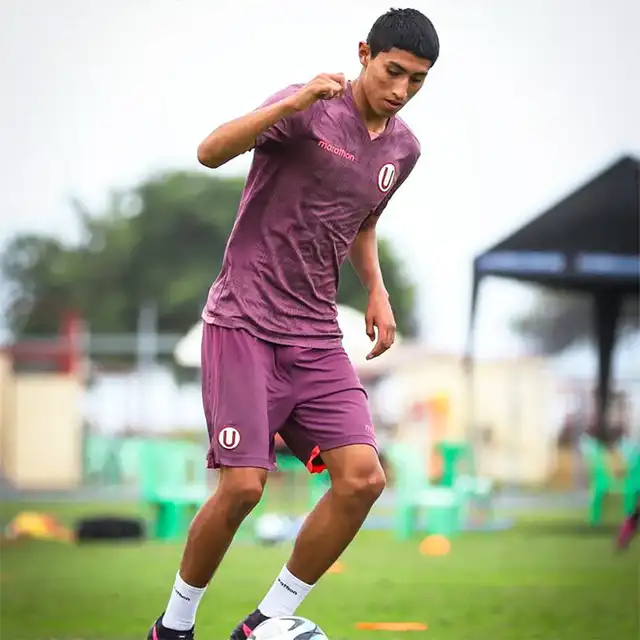 Pirlo Oba, Universitario