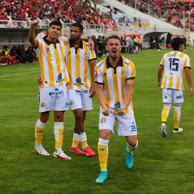 Juan Pablo II busca el triunfo de local ante Sporting Cristal   