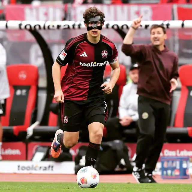 Fabio Gruber salió al minuto 6 del terreno de juego. Foto: