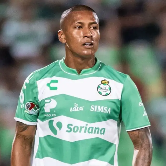 Pedro Aquino volverá a Santos Laguna tras su fallida etapa en Alianza Lima