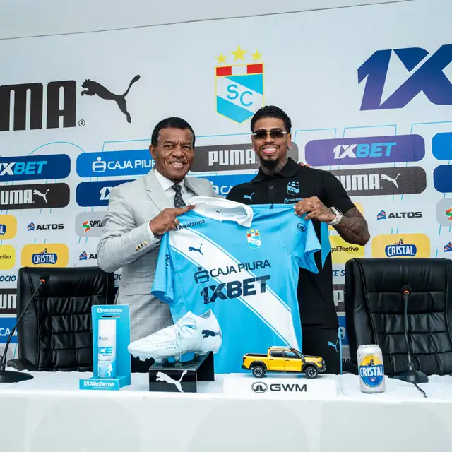 Juan Manuel Cuesta fue presentado como nuevo futbolista de Sporting Cristal