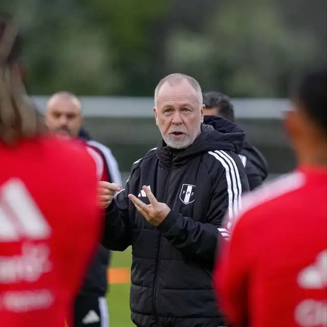 Mano Menezes viene siendo criticado por los hinchas por los resultados de la selección peruana