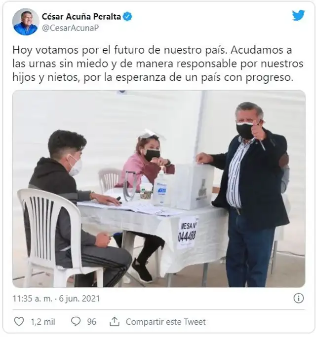  Cesar Acuña acude a votar en estas elecciones 2021