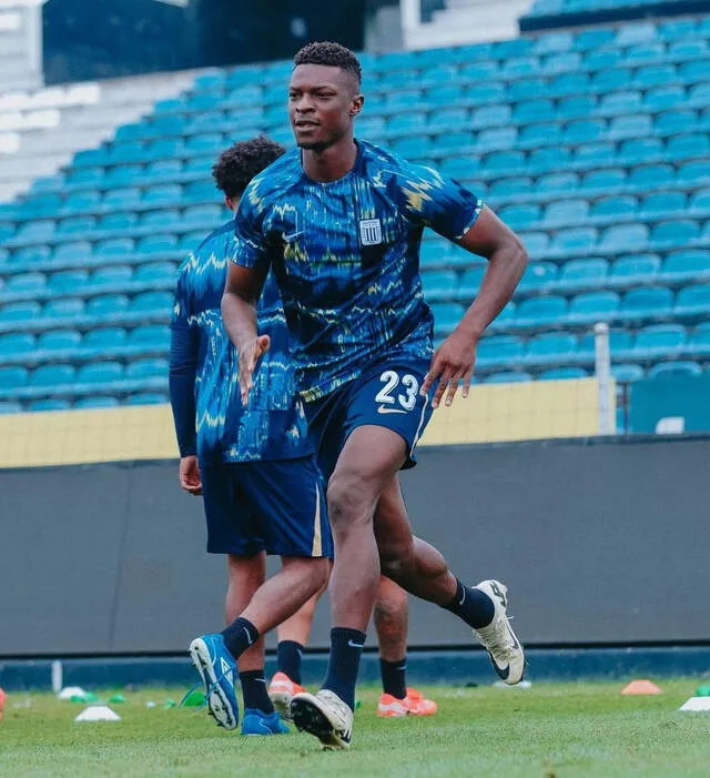 Jefferson Churi entrenando con Alianza Lima. Jefferson Churi entrenando con Alianza Lima.