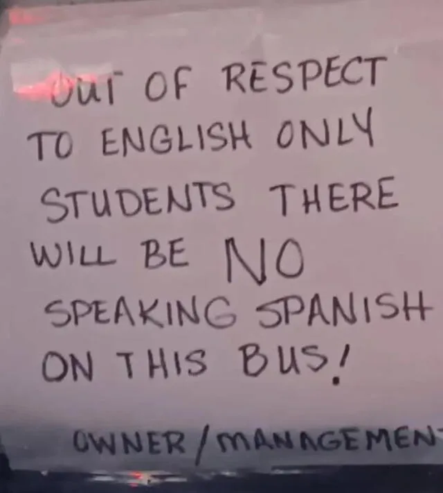 Prohibir hablar español en el autobús escolar