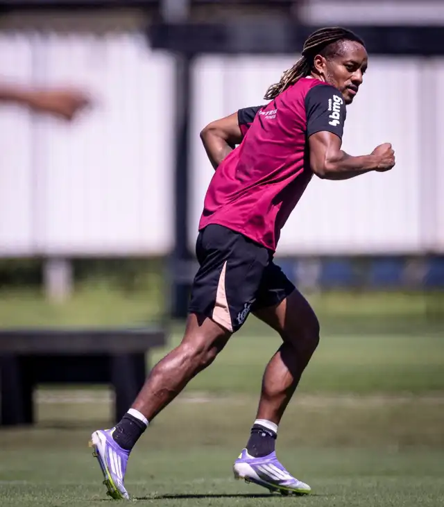 André Carrillo fue titular en el empate ante Santos.  