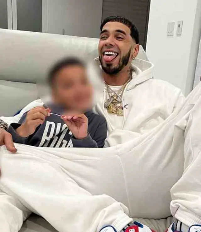Anuel y sus hijos