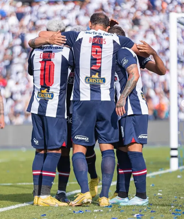 La camiseta blanquiazul tiene un espacio en la parte superior de la espalda. Foto: Club Alianza Lima La camiseta blanquiazul tiene un espacio en la parte superior de la espalda. Foto: Club Alianza Lima