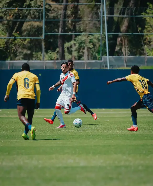 Francesco Andrealli fue titular en el empate contra Ecuador