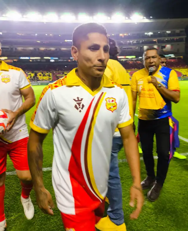  Raúl Ruidíaz en el homenaje de Atlético Morelia   