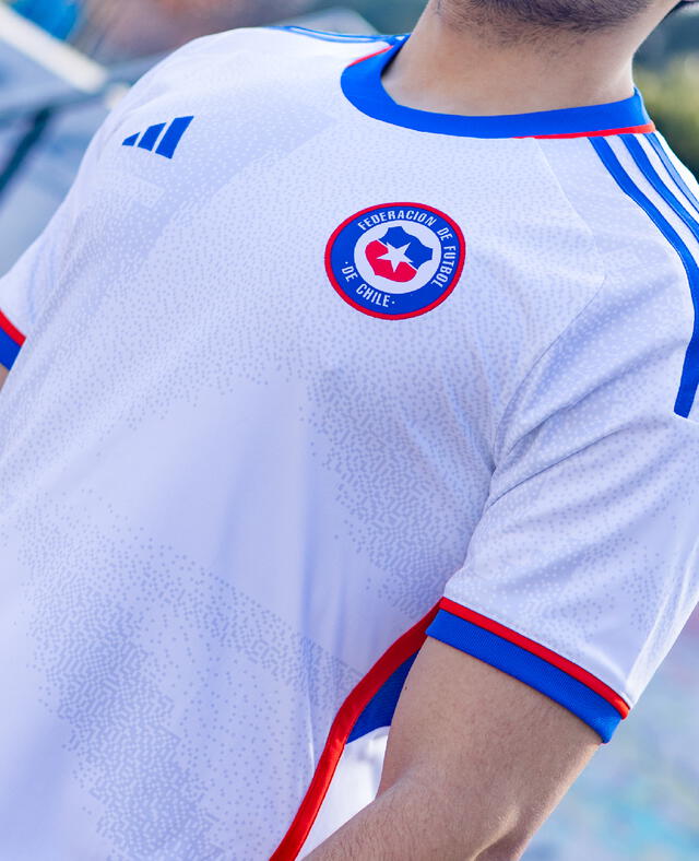 La camiseta alterna de Chile.
