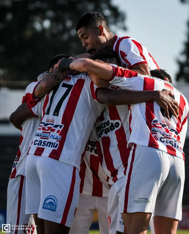 River Plate tras vencer a Albion. River Plate tras vencer a Albion.