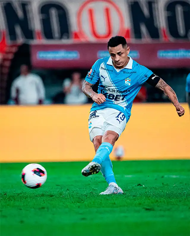 Yoshimar Yotún, Sporting Cristal vs Universitario Yoshimar Yotún, Sporting Cristal vs Universitario