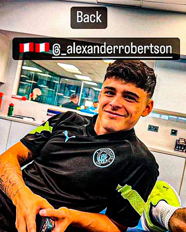 Alexander Robertson en redes sociales