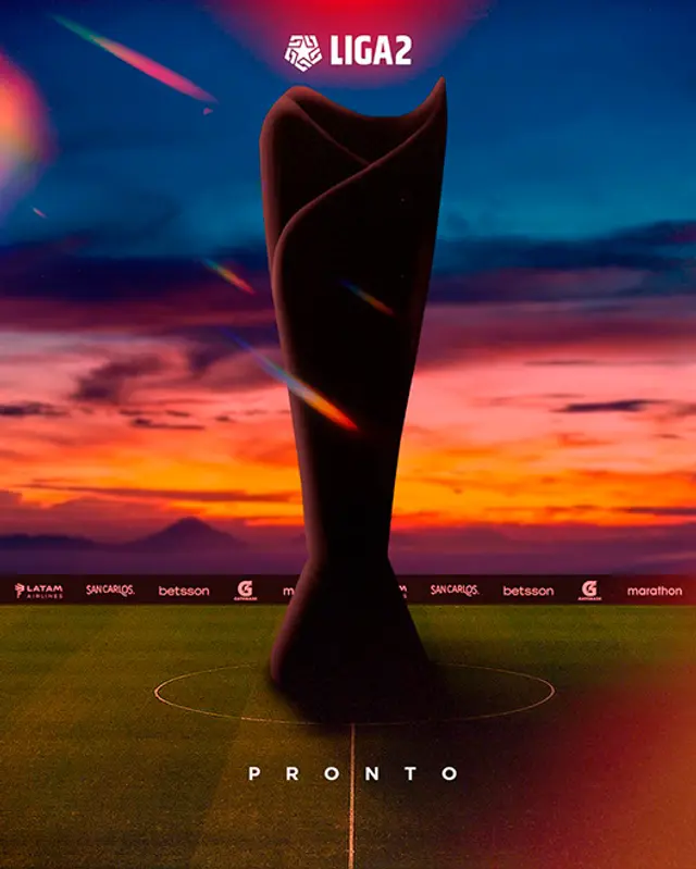 Copa de la Liga 2 que se entregará a Sport Chavelines o Atlético Grau.   