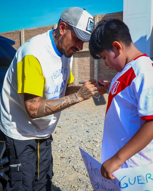 Paolo Guerrero, César Vallejo Paolo Guerrero, César Vallejo