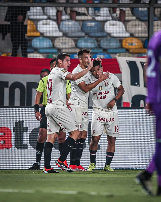 Universitario, Sporting Cristal