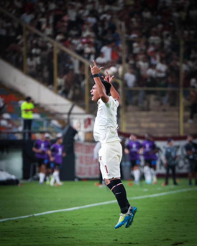 José Rivera, Universitario