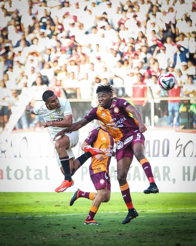 Alex Valera, Universitario