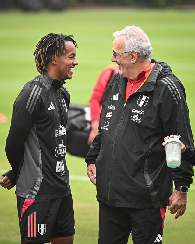 André Carrillo, selección peruana