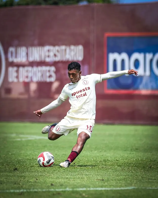 Esteban Cruz, Universitario de Deportes Esteban Cruz, Universitario de Deportes