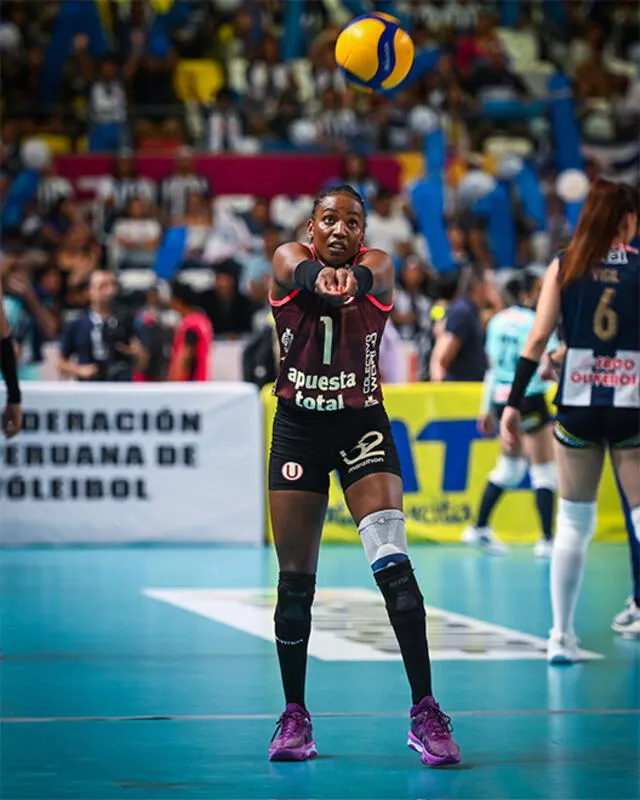 Elis Bento, Universitario Vóley
