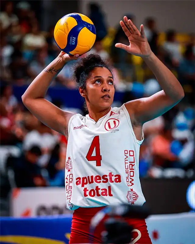 Sarah Evaristo, Universitario de Deportes