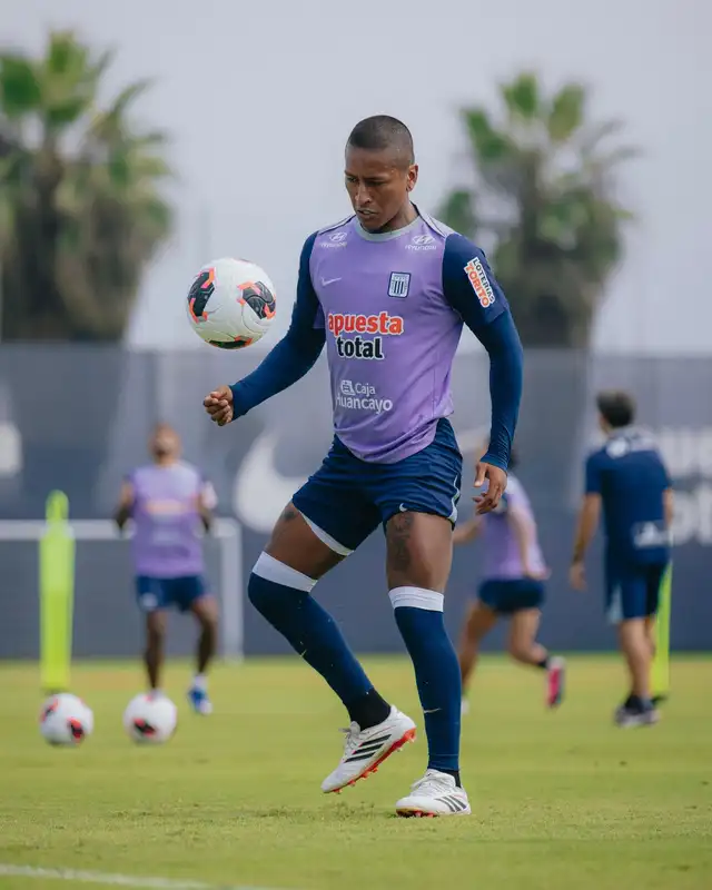 Pedro Aquino no seguirá siendo jugador de Alianza Lima