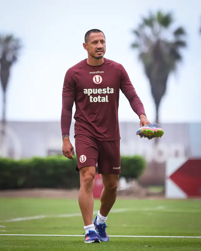 Lapadula ya entrena con Universitario