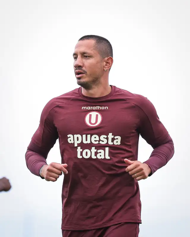 Gianluca Lapadula ya entrena con Universitario de Deportes Gianluca Lapadula ya entrena con Universitario de Deportes
