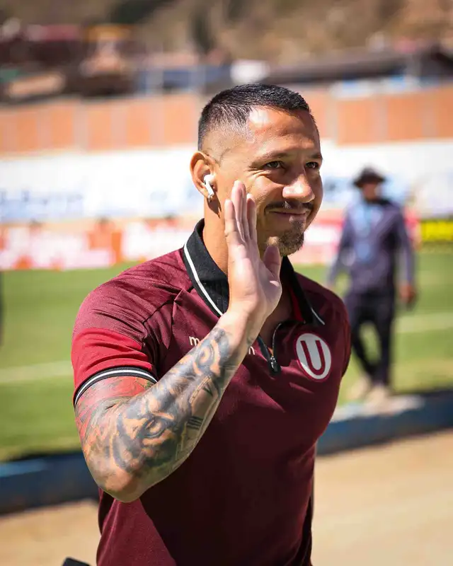 Gianluca Lapadula, Universitario de Deportes Gianluca Lapadula, Universitario de Deportes