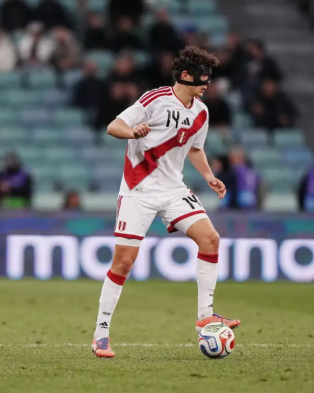 Fabio Gruber jugando con la selección peruana