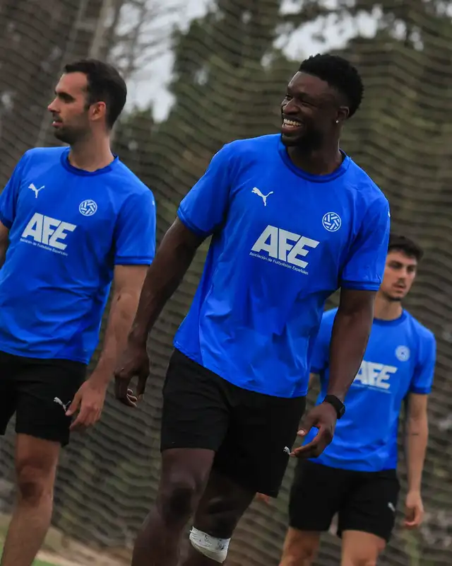 Sekou Gassama entrenó junto a futbolistas de la Asociación de Fútbol para Empresas Sekou Gassama entrenó junto a futbolistas de la Asociación de Fútbol para Empresas