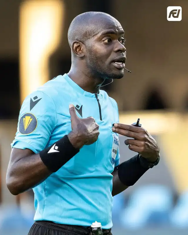 Steffon Dewar fue el árbitro de Perú vs EE.UU.