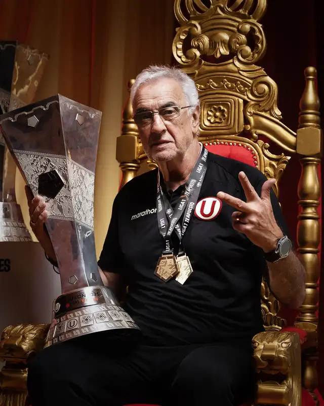 Jorge Fossati salió campeón dos veces con Universitario