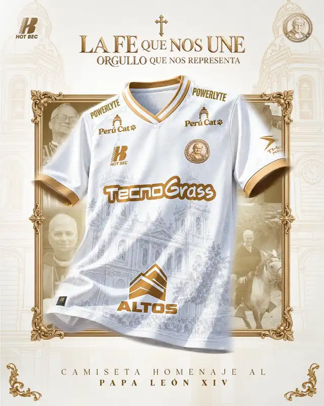 Juan Pablo II y su camiseta en honor al Papa León XIV Juan Pablo II y su camiseta en honor al Papa León XIV