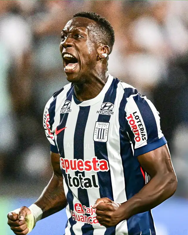Luis Advíncula fichó por Alianza Lima, a pesar de su pasado en Sporting Cristal