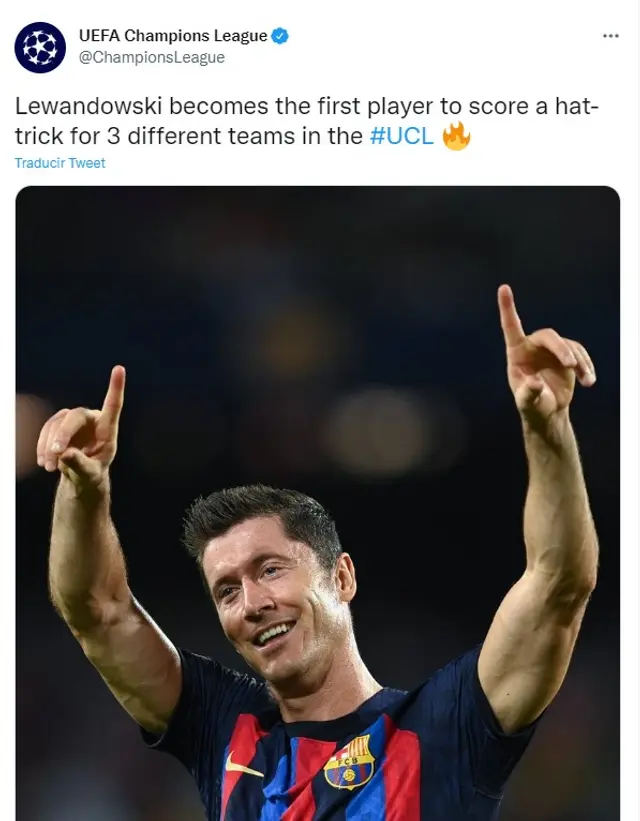 "Lewandowski se convierte en el primer jugador en marcar un hat-trick para tres equipos diferentes en la Champions League".   