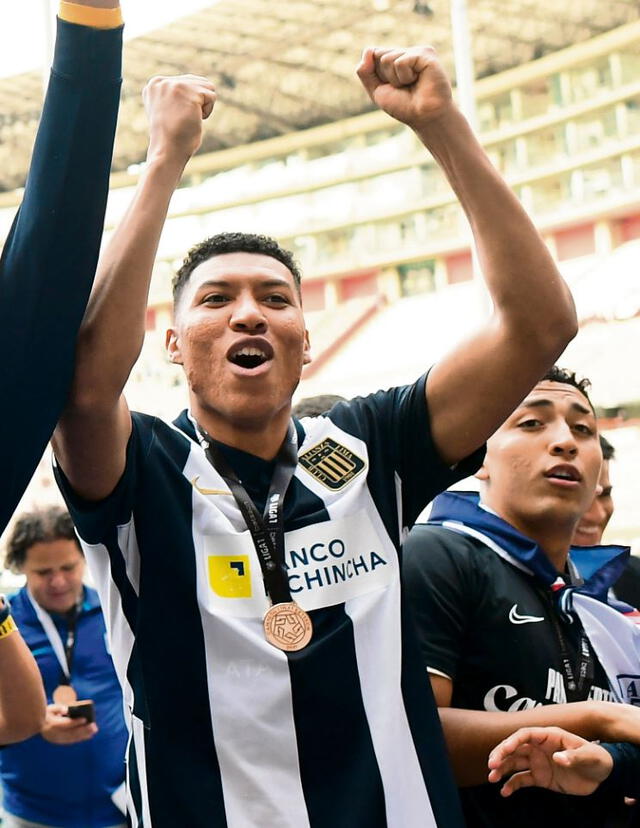 Jefferson Portales fue titular en el título de Alianza Lima en 2021 y fue parte del plantel bicampeón en 2022. Foto: Líbero   