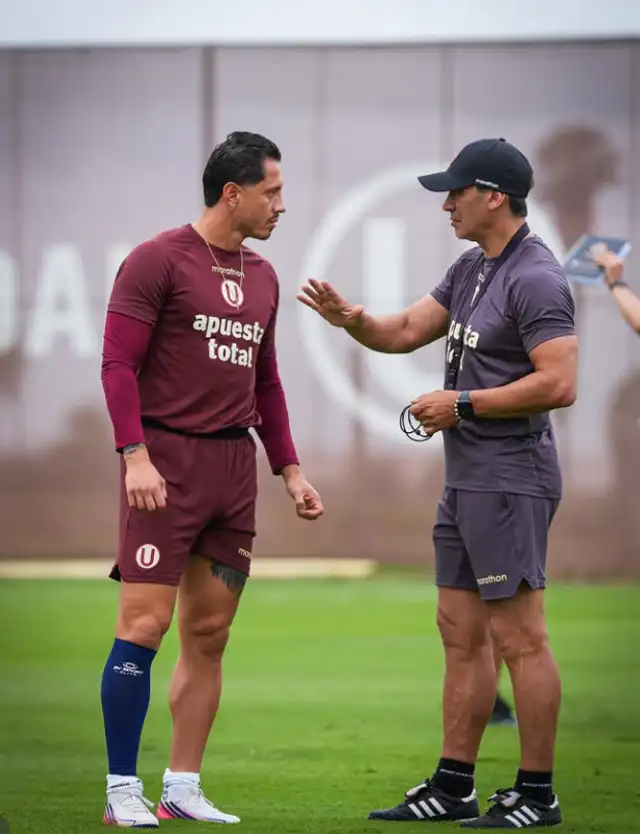 Gianluca Lapadula se le vio con una pantorrillera compresiva Gianluca Lapadula se le vio con una pantorrillera compresiva