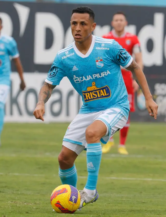 Yoshimar Yotún   